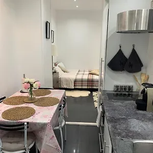 https://charmant-appartement18.fr-paris.fr